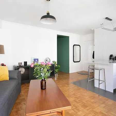 Premium With Balcony Parigi