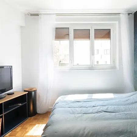 Premium With Balcony Apartment *